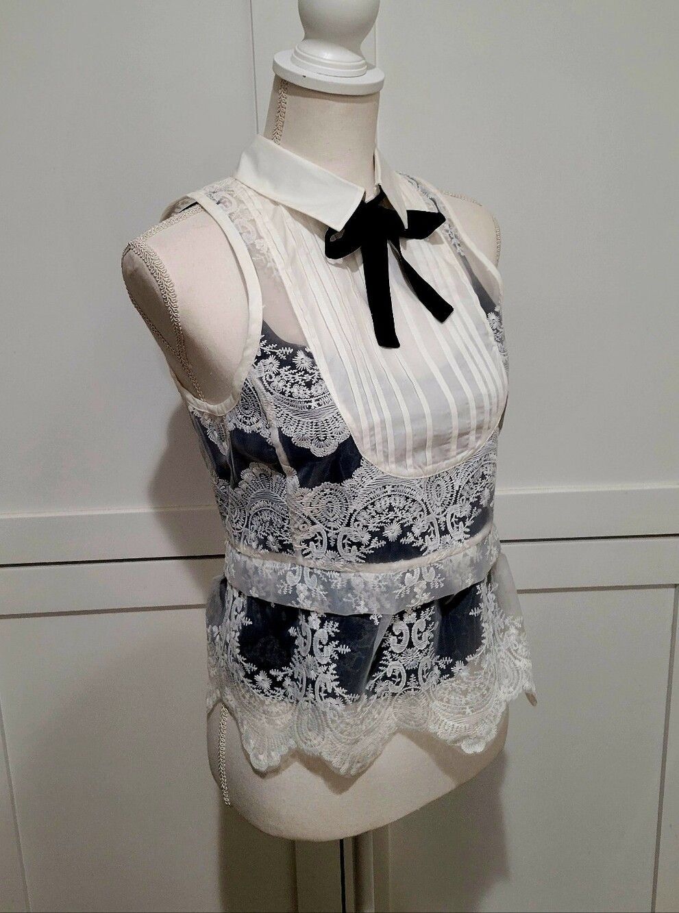 Marissa Webb Formal White Lace Sleeveless Pintuck Tuxedo Top w/Black Tank | S - Picture 3 of 8